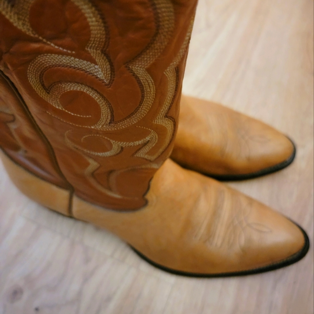 Nocona Size 12D Gold and Brown 6532 Boots